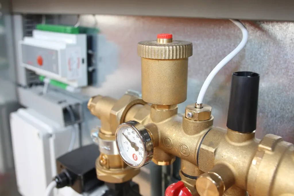 Boiler safety group with pressure gauge and automatic air vent fittings