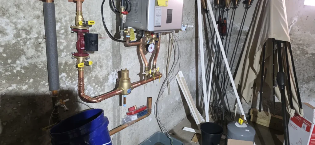 Wall-hung boiler with clean copper piping
